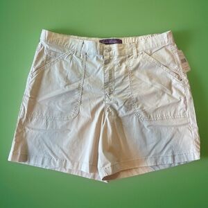 NWT Gloria Vanderbilt Women’s Cream Casual Utility Shorts Sz 16